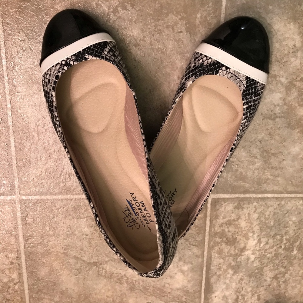 Life Stride Size 8.5 🐍 flats